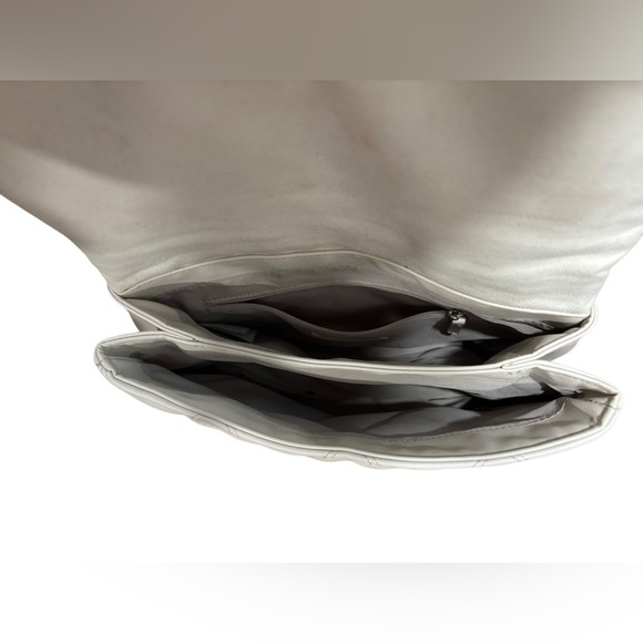 H and M White Quilted Flap Bag with Crossbody or Shoulder Silver Chain 12x10 - Picture 3 of 5